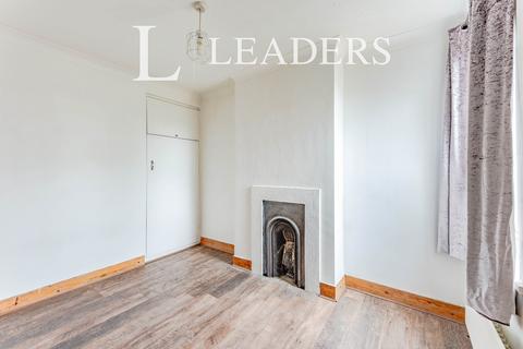 3 bedroom terraced house to rent, Hazelwick Road, Three Bridges