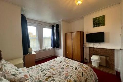 1 bedroom in a house share to rent, Brighton Road, Sutton