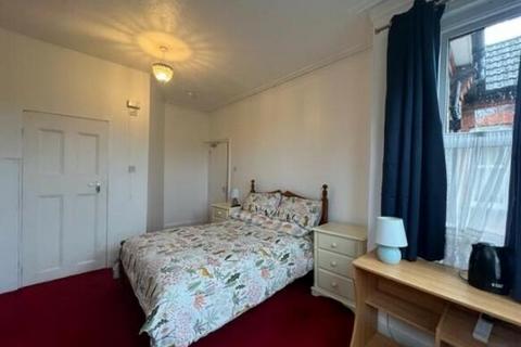 1 bedroom in a house share to rent, Brighton Road, Sutton