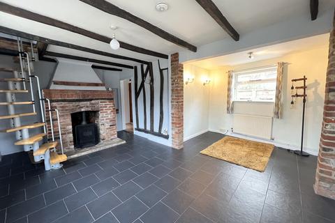 2 bedroom detached house to rent, Fox Hill, Hollesley IP12