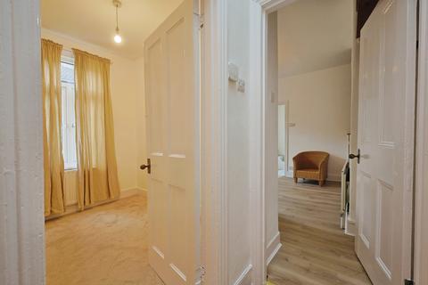 2 bedroom flat to rent, St Elmo Road, W12