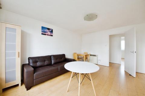 2 bedroom flat to rent, Felixstowe Court, Royal Docks, London, E16