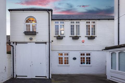 4 bedroom cottage for sale, South Street, Eastbourne