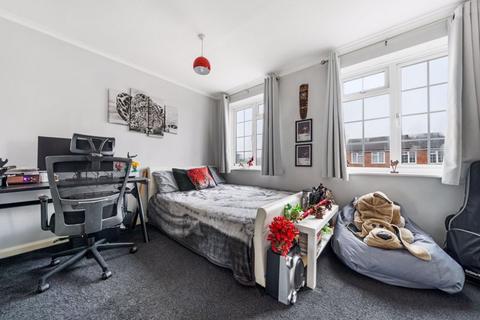 11 Lyndhurst Way, Sutton, SM2 6QA