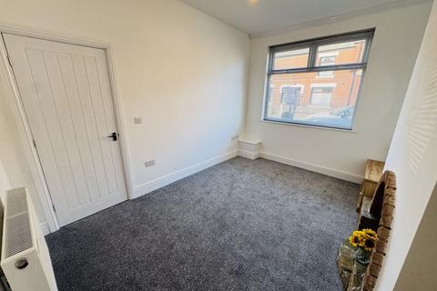 2 bedroom terraced house to rent, Pioneer Street, Horwich