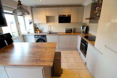 3 bedroom end of terrace house for sale, Oak Close, Little Stoke