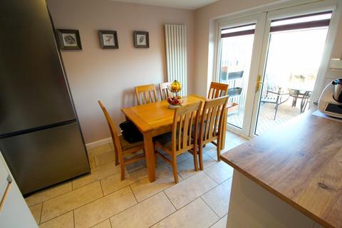 3 bedroom end of terrace house for sale, Oak Close, Little Stoke