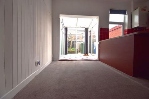 2 bedroom terraced house to rent, Milton Street, Leigh