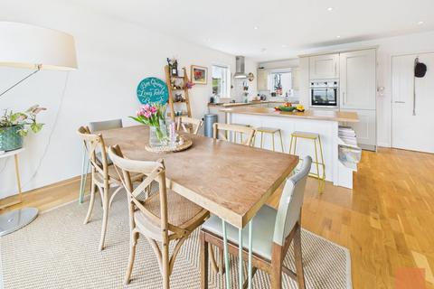 16 Bethan View, Perranporth, TR6 0FB