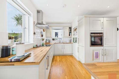 16 Bethan View, Perranporth, TR6 0FB