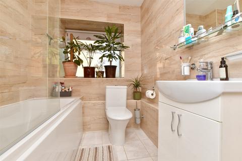 2 bedroom ground floor flat for sale, Tupwood Court, Caterham CR3