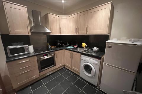 1 bedroom flat to rent, Avenue Road, Staines, TW18 3AW