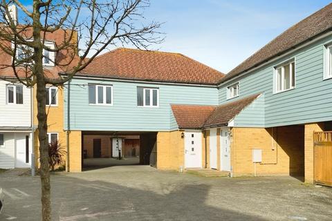 2 bedroom coach house to rent, Godfrey Marchant Grove, Ashford