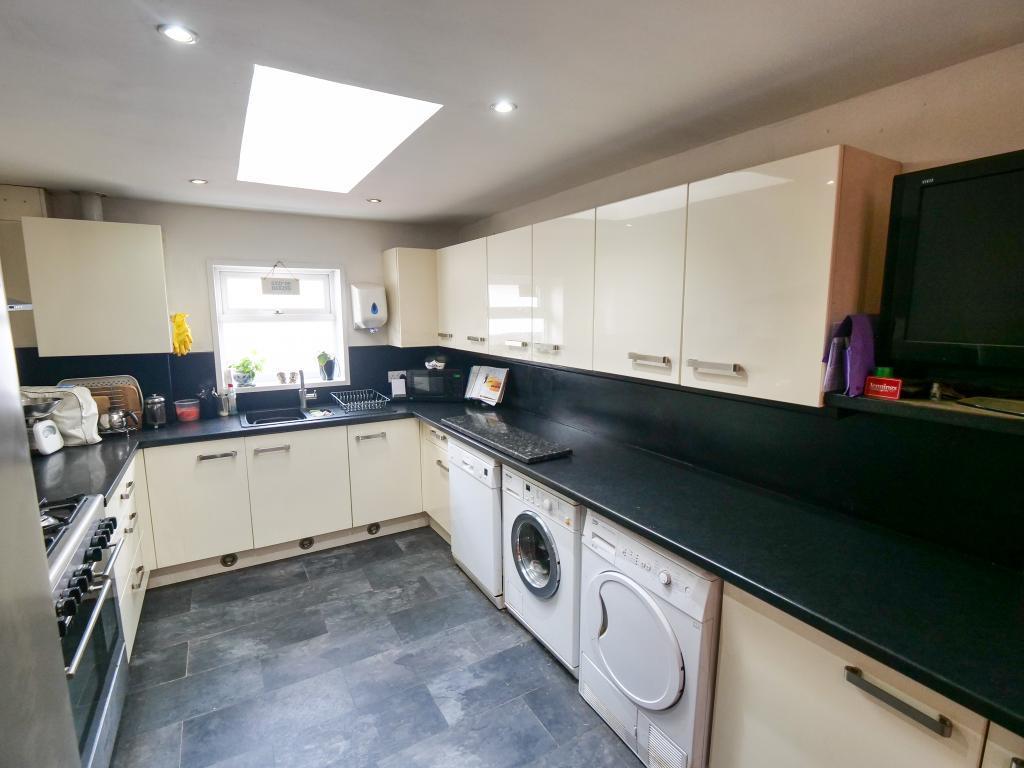 Kitchen Dual Aspect