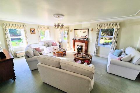 4 bedroom detached house for sale, Hereford Road, Leominster, Herefordshire, HR6 8JU