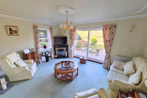 4 bedroom detached house for sale, Hereford Road, Leominster, Herefordshire, HR6 8JU