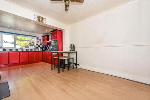 3 bedroom semi-detached house to rent, Palmerston Road, Grays