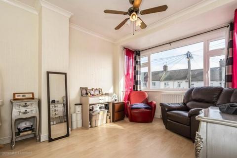 3 bedroom semi-detached house to rent, Palmerston Road, Grays