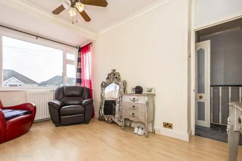 3 bedroom semi-detached house to rent, Palmerston Road, Grays