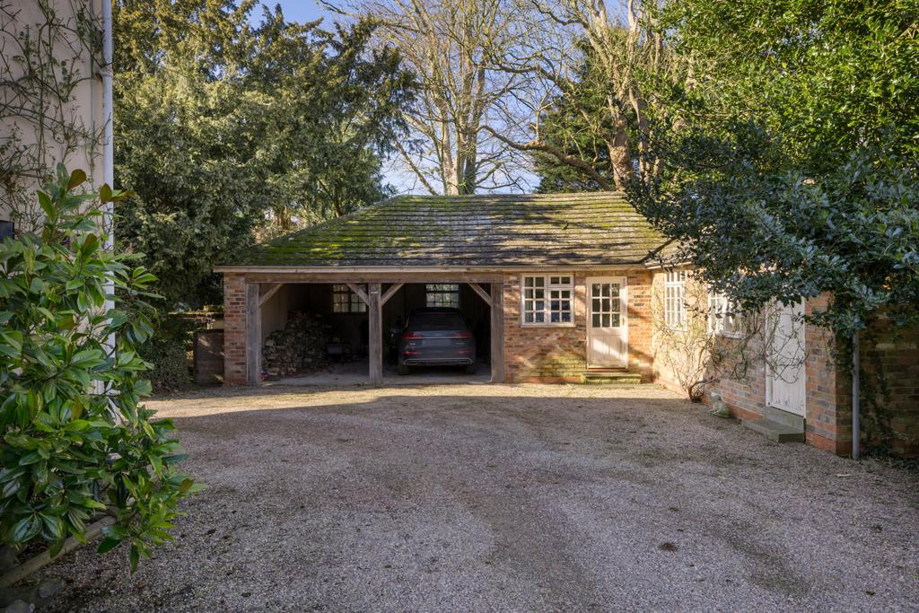 Carport/Cottage