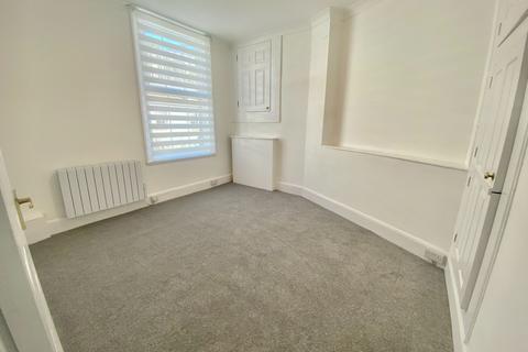 1 bedroom flat to rent, Torwood Street, Torquay