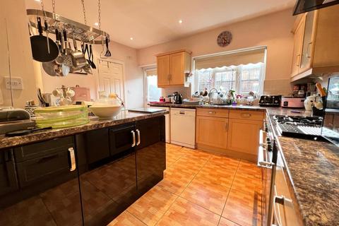 3 bedroom house for sale, Cobham Road, Seven kings