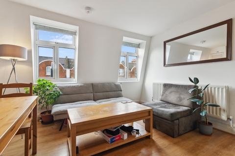 2 bedroom flat to rent, Tooting High Street, London SW17