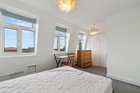 2 bedroom flat to rent, Tooting High Street, London SW17