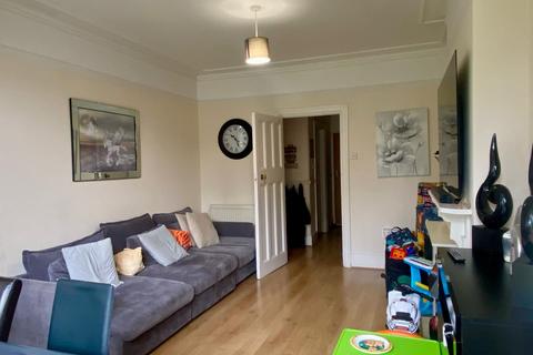 2 bedroom flat to rent, Purley CR8