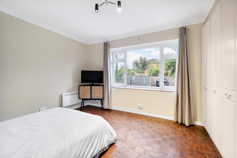 Studio to rent, The Avenue, Surbiton KT5