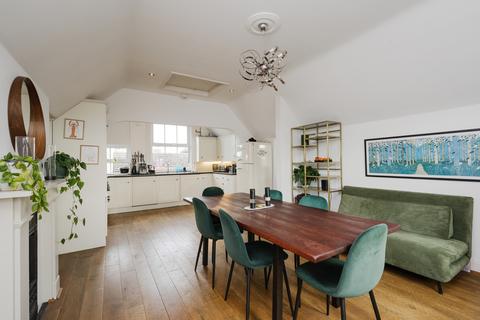 2 bedroom penthouse for sale, Lingfield Road, London SW19