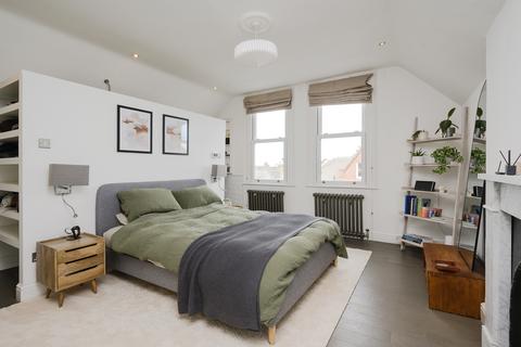 2 bedroom penthouse for sale, Lingfield Road, London SW19