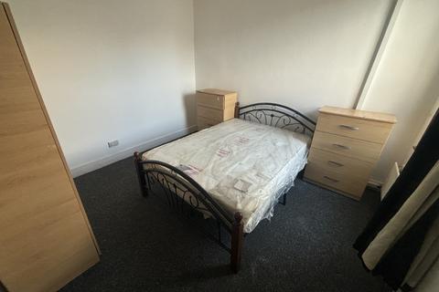 1 bedroom in a house share to rent, Carlyle Road, London E12