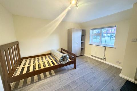 1 bedroom in a house share to rent, Blackfen Road, Sidcup DA15