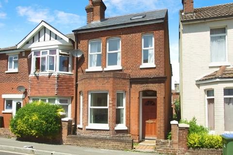 3 bedroom semi-detached house to rent, Mordaunt Road, Hampshire SO14