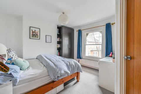 3 bedroom flat to rent, Heyford Avenue, Vauxhall, London, SW8