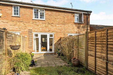 69 Larksfield, Englefield Green, Egham, TW20 0RA