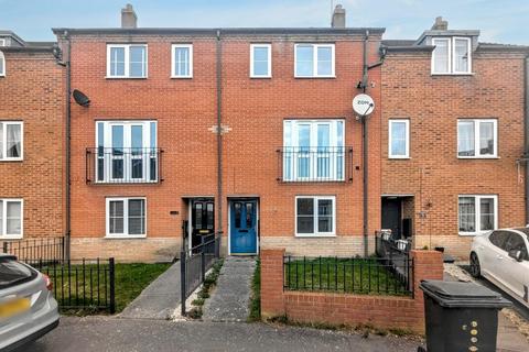 4 bedroom terraced house to rent, Whitebeam Way, Nuneaton