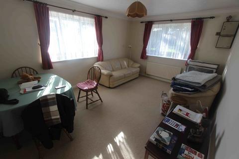 1 bedroom flat to rent, OLD WINDSOR   NEWTON COURT