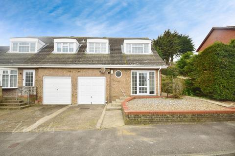 3 bedroom semi-detached house to rent, Nursery Fields Hythe CT21