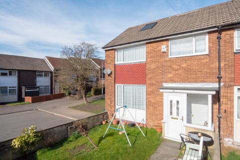 3 bedroom end of terrace house for sale, Poplar Garth, Leeds