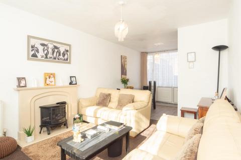 3 bedroom end of terrace house for sale, Poplar Garth, Leeds