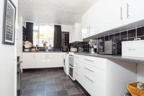 3 bedroom end of terrace house for sale, Poplar Garth, Leeds