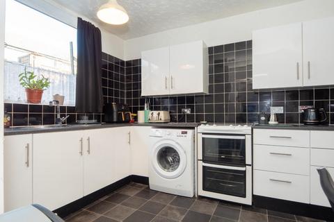 3 bedroom end of terrace house for sale, Poplar Garth, Leeds