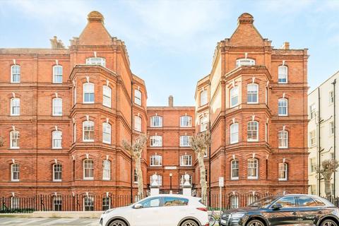 1 bedroom flat for sale, Queen's Club Gardens, London W14