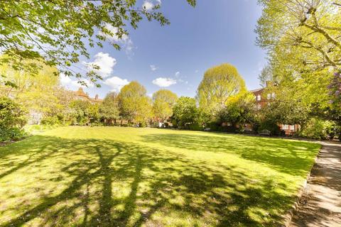 1 bedroom flat for sale, Queen's Club Gardens, London W14