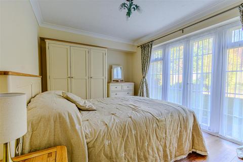 2 bedroom flat for sale, Glengorse, Battle