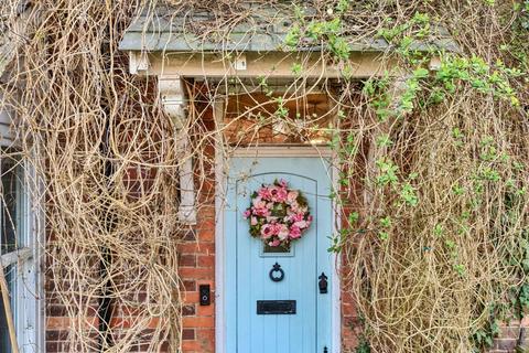 3 bedroom terraced house for sale, Osborne Road, Petersfield, GU32