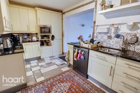 2 bedroom semi-detached house for sale, St Peters Avenue, Lincoln