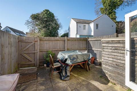 3 bedroom terraced house to rent, Regent Street, Whitstable